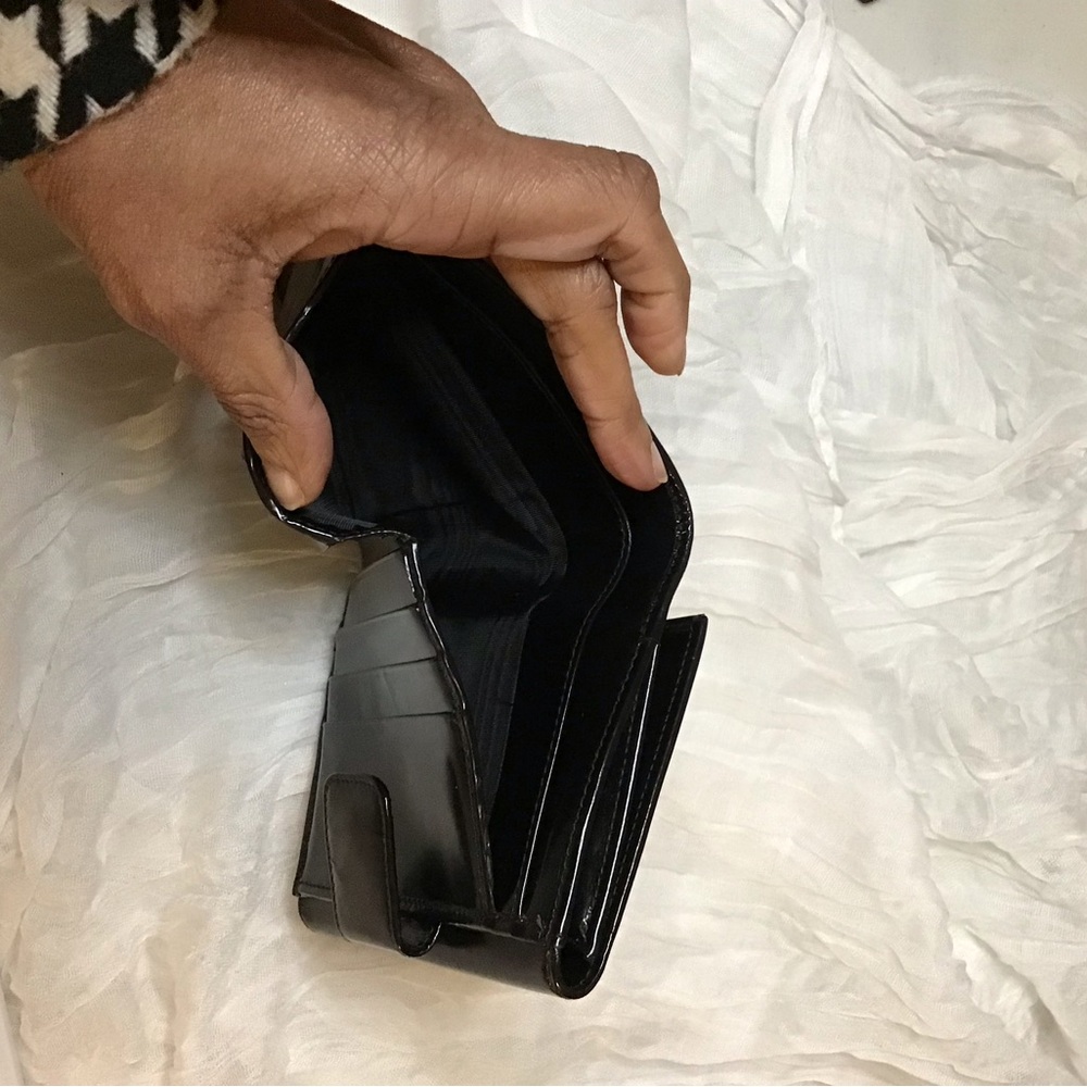 Gucci Patent Leather Wallet - Picture 7 of 7